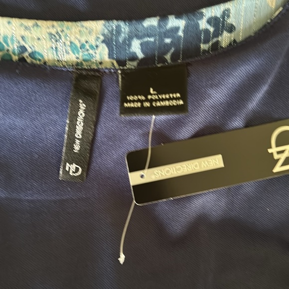New direction, women’s sleeveless blouse lined. New with tags. Light/Dark Blue. - Picture 9 of 11